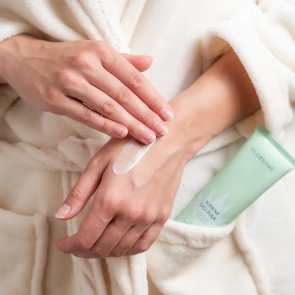 ALOESOVE-niisutav-ja-taastav-katekreem-aaloega-100ml-3 ALOESOVE niisutav ja taastav kätekreem aaloega 100ml